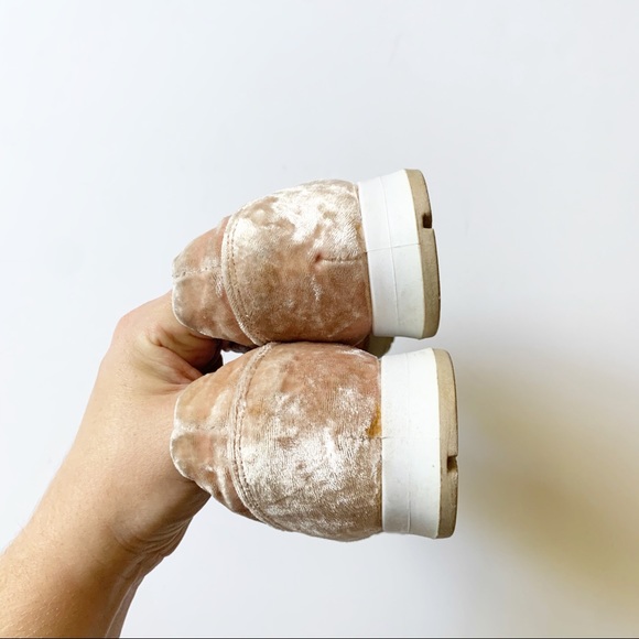 Top Shop Pink Crushed Velvet Round Toe Lace Up Sneakers - Picture 5 of 8